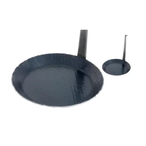 Patelnia kuta żeliwna 24 cm, do serwowania/smażenia, z prostopadłym uchwytem