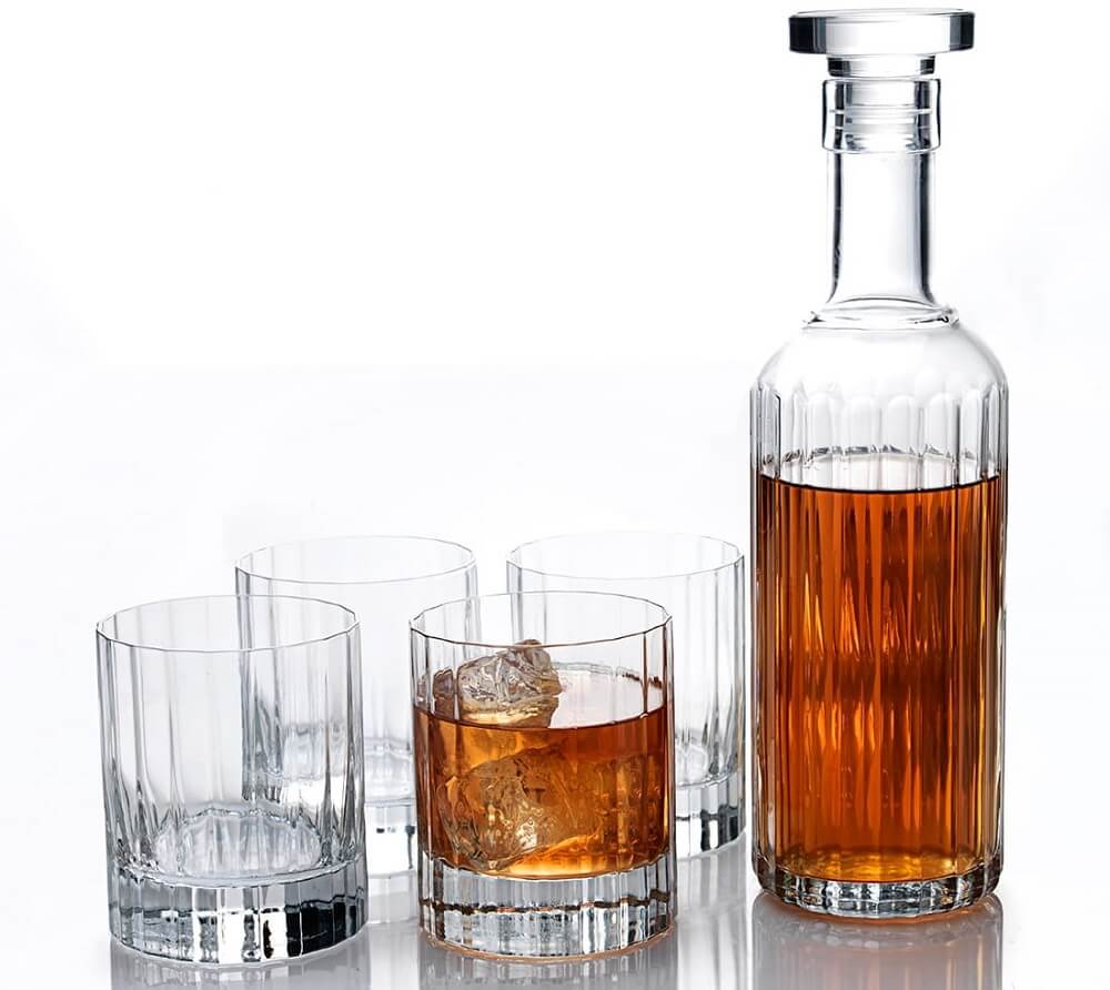 zestaw karafka i cztery szklanki do whiskey